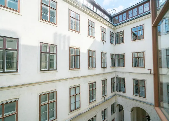 Apartment Residence, Volkstheater - Parliament