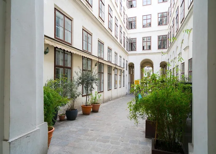Apartment Residence, Volkstheater - Parliament *