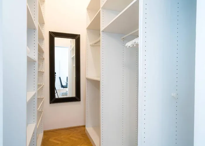 Apartment Residence, Volkstheater - Parliament